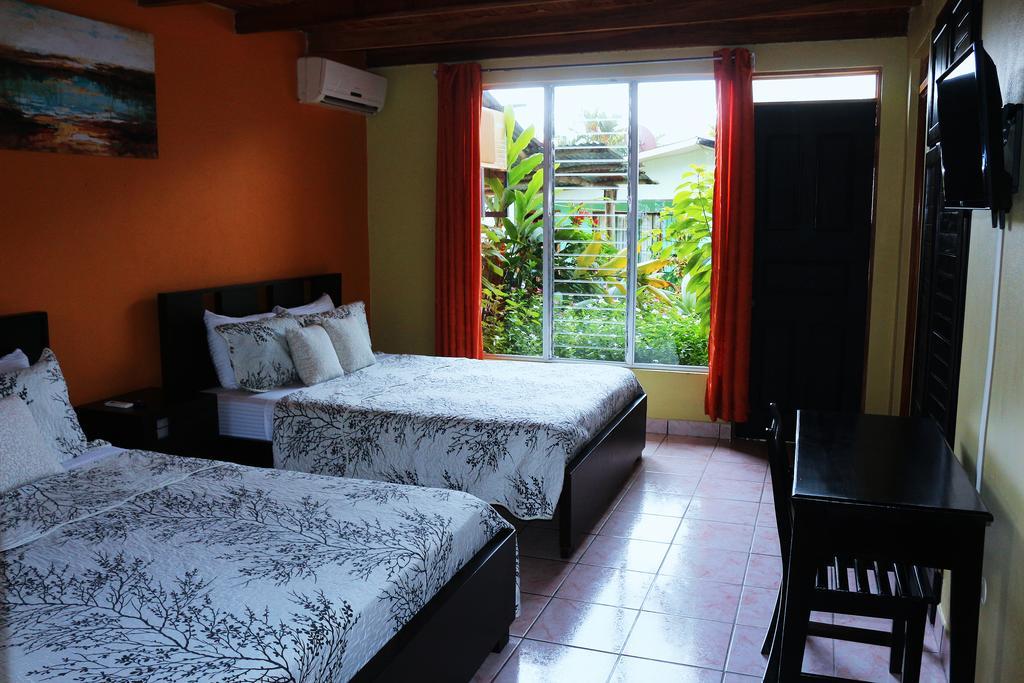 Hotel Las Flores Fortuna La Fortuna ภายนอก รูปภาพ