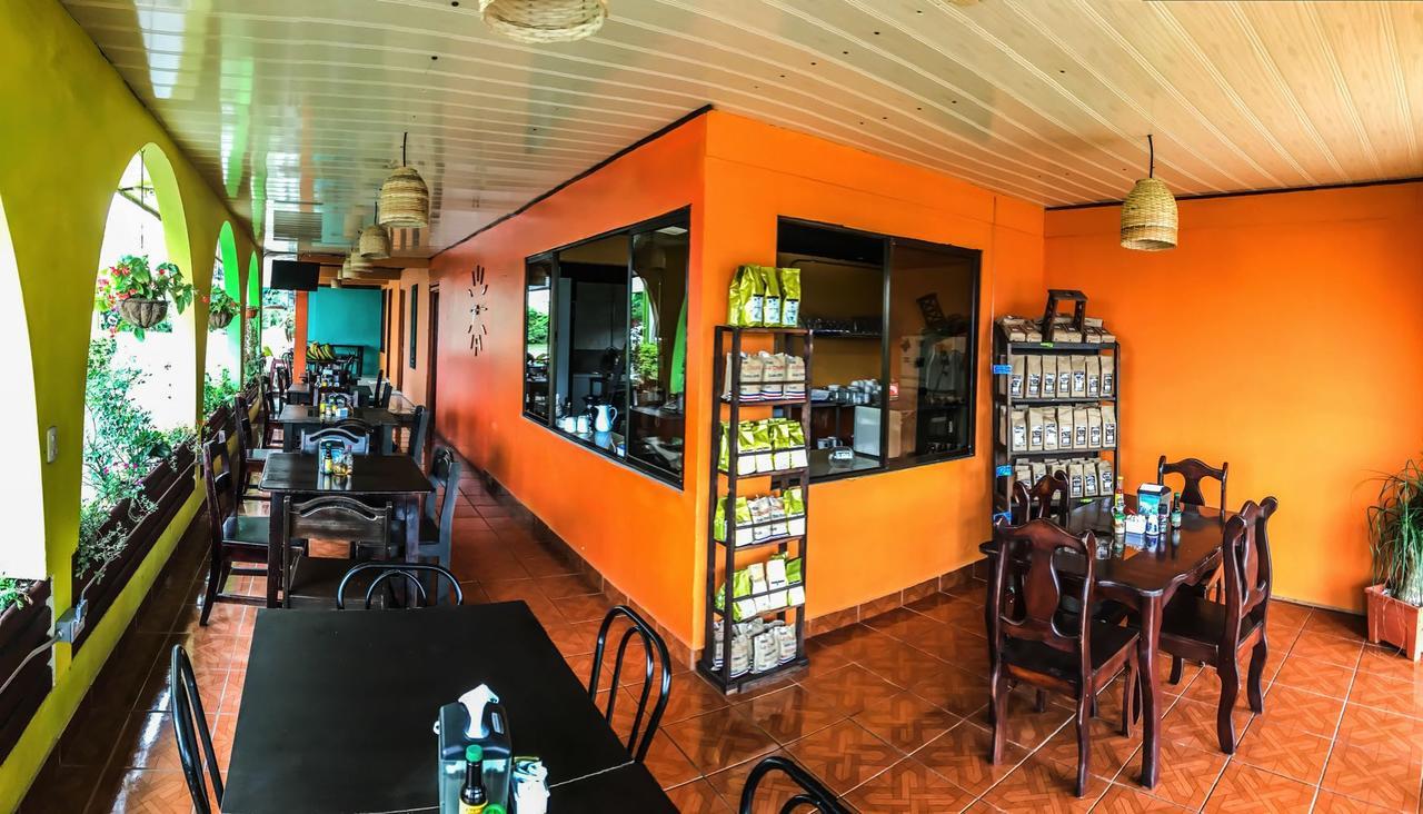 Hotel Las Flores Fortuna La Fortuna ภายนอก รูปภาพ
