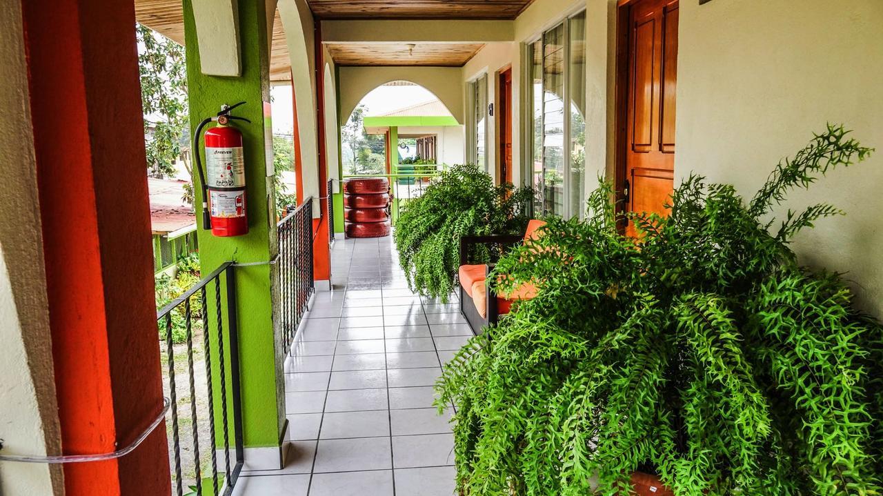 Hotel Las Flores Fortuna La Fortuna ภายนอก รูปภาพ