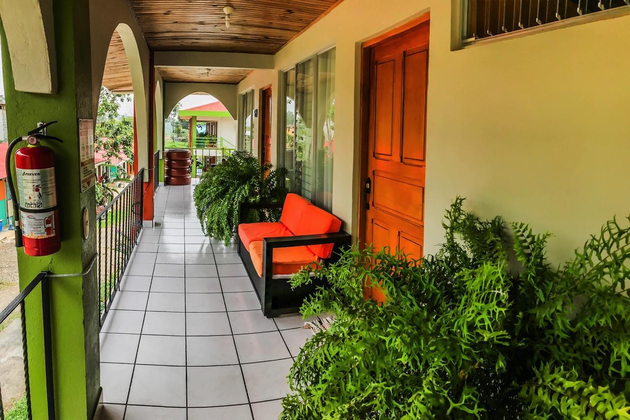 Hotel Las Flores Fortuna La Fortuna ภายนอก รูปภาพ